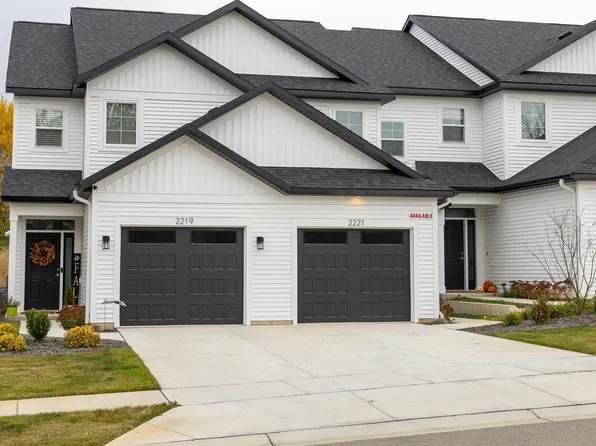 2221 NE Watertown Way, Grand Rapids, MI 49505