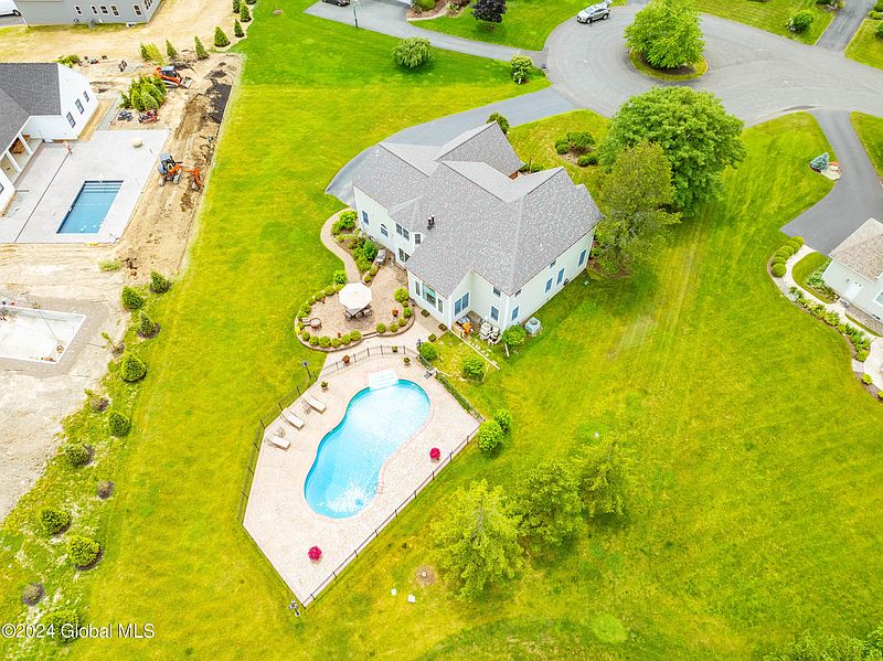 5th image of 12 Shelbourne Drive