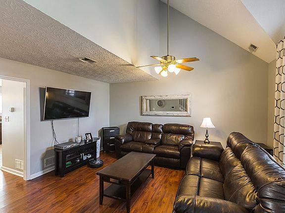 3rd image of 3340 Emerson Woods
