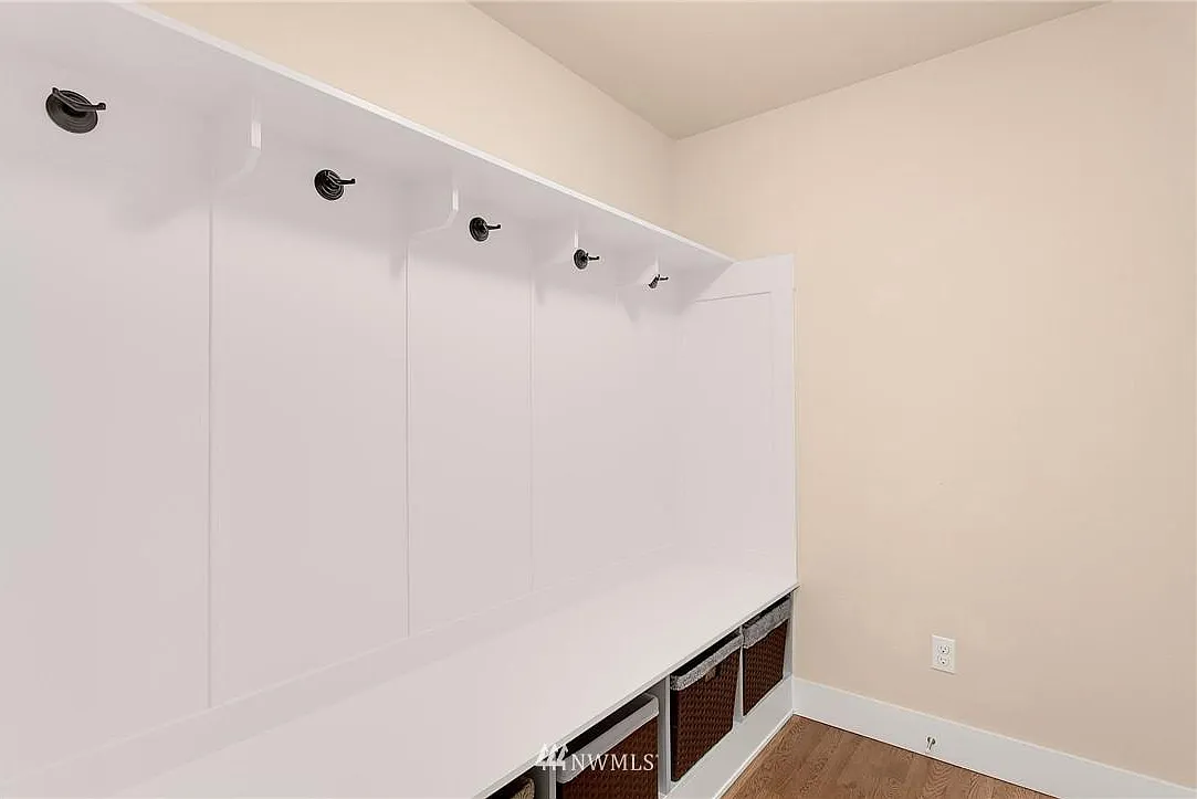 4 bed, 3320 sqft, $4,995 — Photo 4