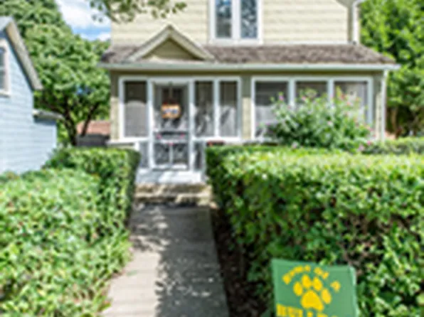 604 2nd St N, Libertyville, IL 60048