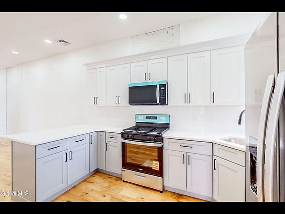 4th image of 28 White St APT 1