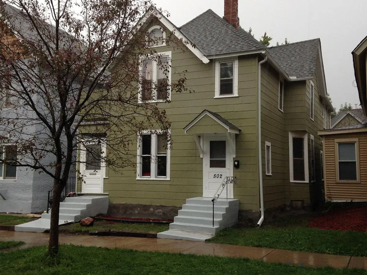 3 bed, 1200 sqft, $1,895 — Photo 1