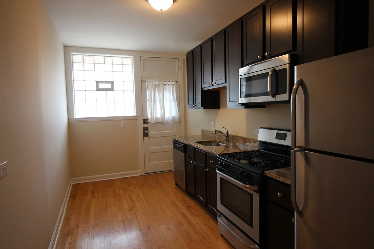 Building Photo - 2337 W Rosemont Ave