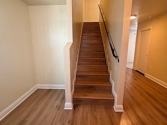 3rd image of 846 W 78th St