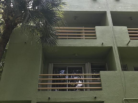 5th image of 11099 NW 7th St #203-17