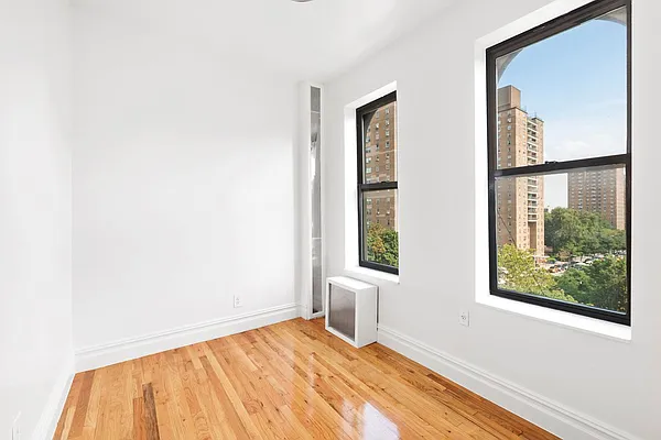 Rented by Compass | media 7