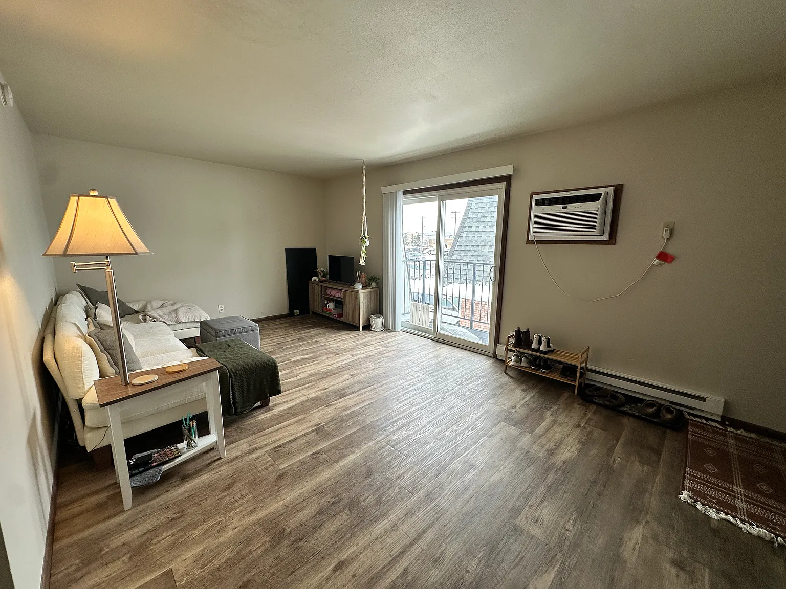 2 bed, 755 sqft, $875 — Photo 2