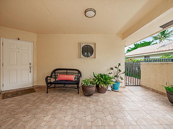 4th image of 1642 Eastlake Way