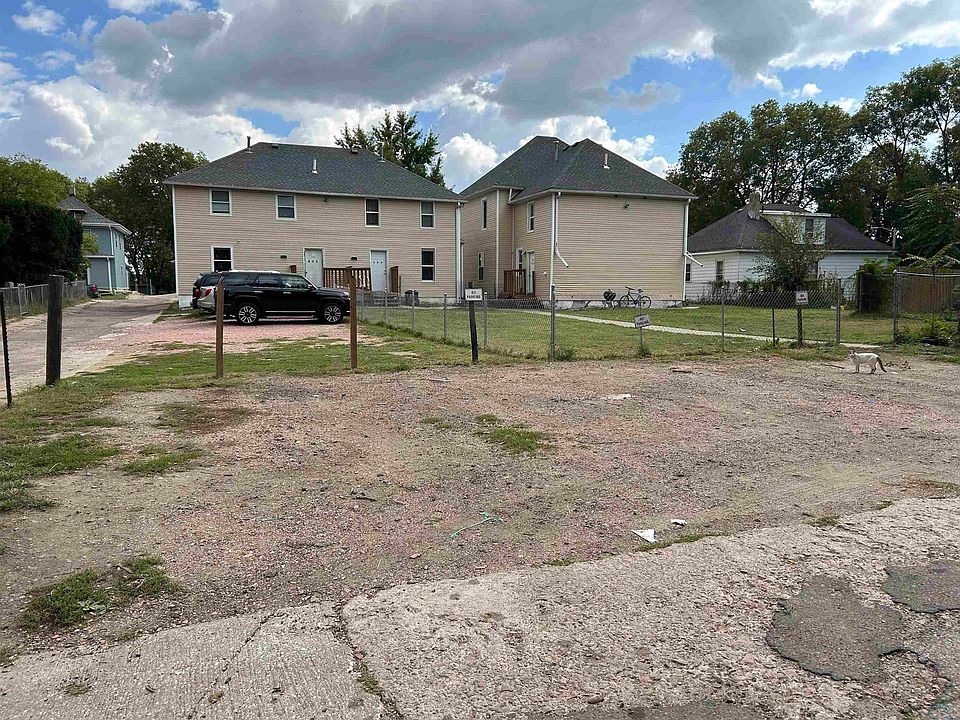 2nd image of 409-11 Cook St