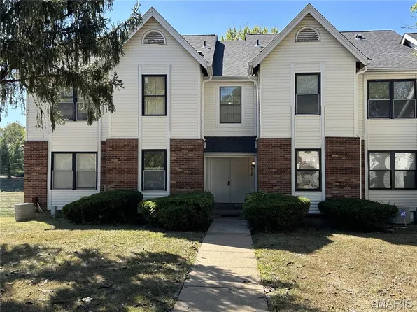 6470 White Cap Ln APT D, Florissant, MO 63033
