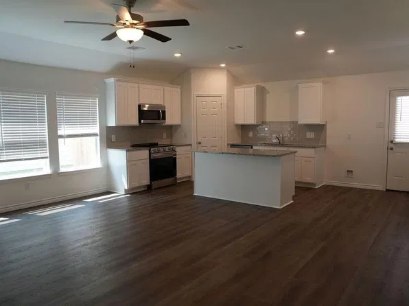 509 Oak Chase Ave, Dayton, TX 77535