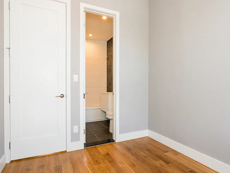 240 Boerum St #3 — Photo 7