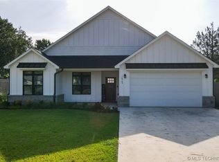 16565 W Sierra Cir, Tahlequah, OK 74464