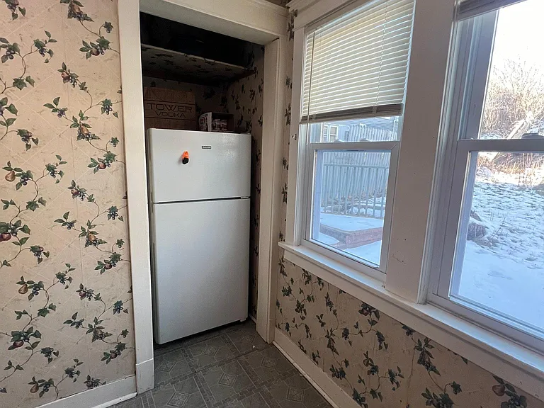 17 E 7th St — Photo 8