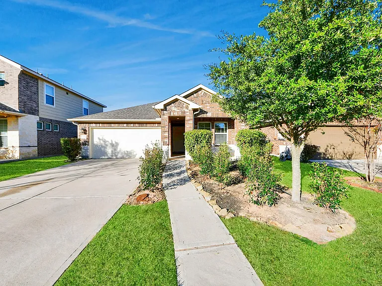 24654 Greenwood Bay Dr — Photo 2