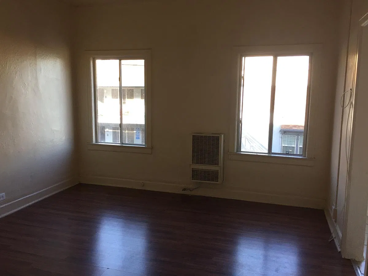 1407 W 3rd St — Photo 1