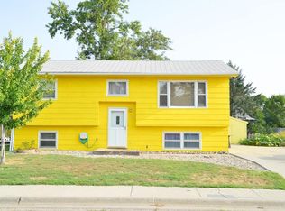 904 Memory Ln, Pierre, SD 57501