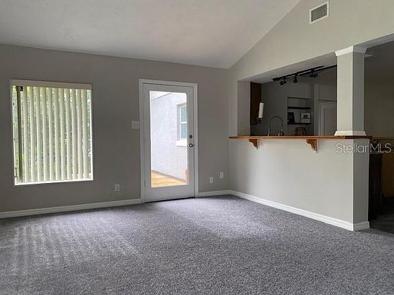 4th image of 207 E Holly Dr
