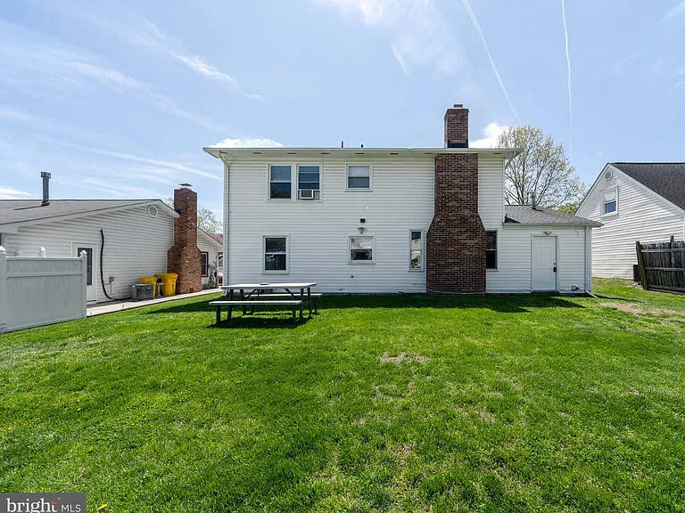 1908 Champlain Dr — Photo 39