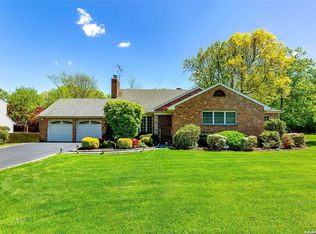 1 Pine Hill Rd, Great Neck, NY 11020