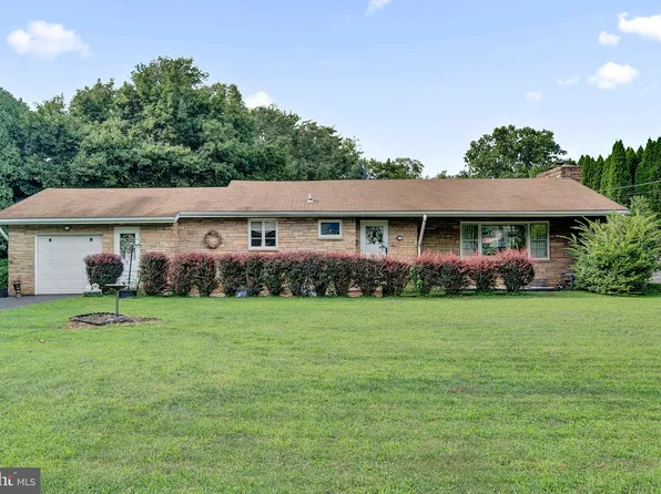 18 Diane Dr, Ewing, NJ 08628