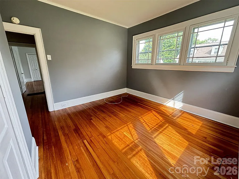 629 N Cedar St — Photo 8