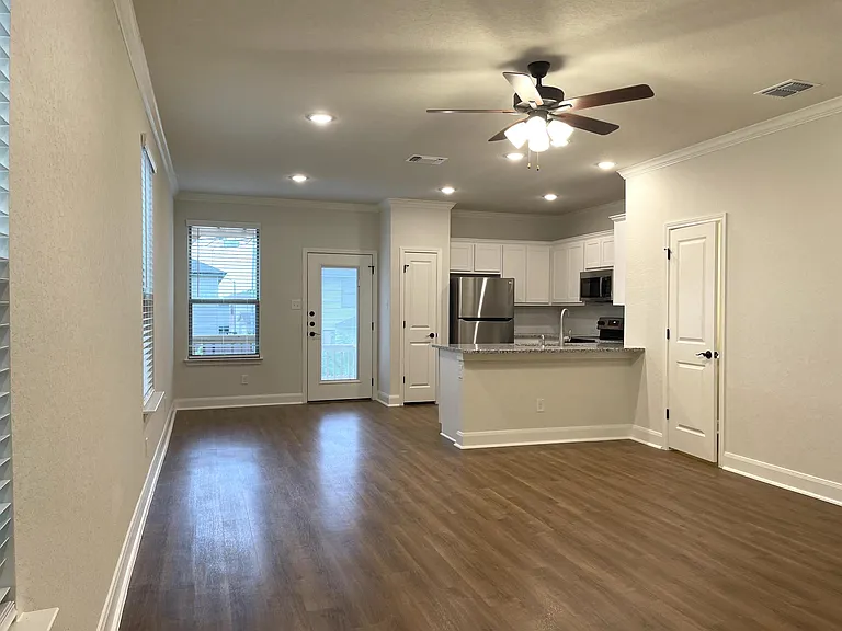 2222 Sandlewood Cv #102 — Photo 4