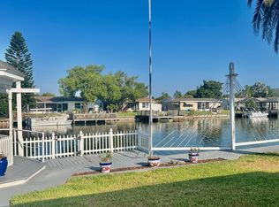 2337 Hama Dr, Holiday, FL 34691