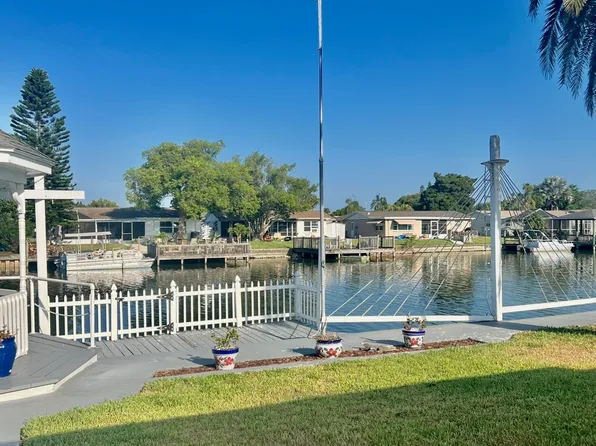 2337 Hama Dr, Holiday, FL 34691