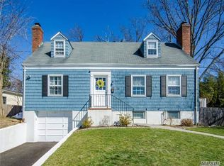 48 Grinsted St, Manhasset, NY 11030