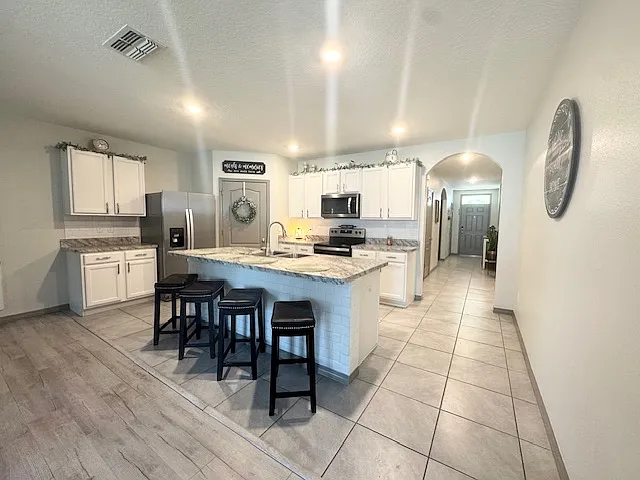 4 bed, 1828 sqft, $2,500 — Photo 4