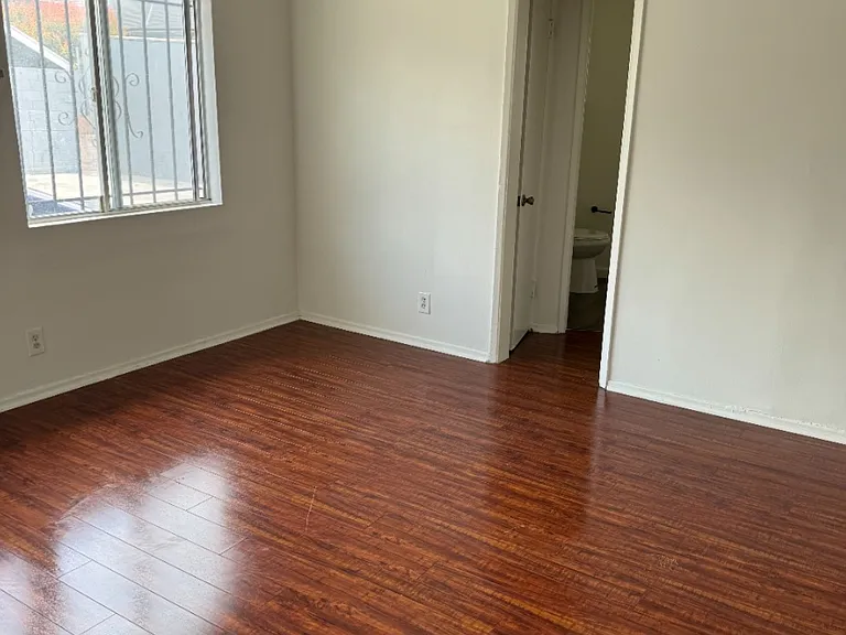 720 Crenshaw Blvd #6 — Photo 2