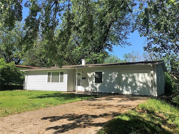 2nd image of 504 Orchard Ln