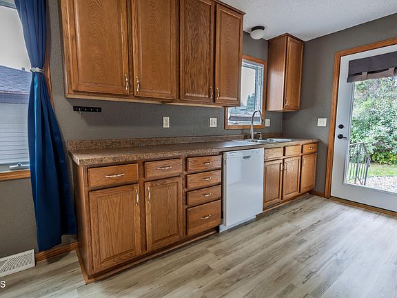 4th image of 211 14th St NE