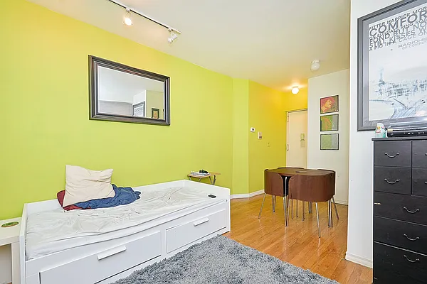 Rented by Keller Williams NYC | media 16