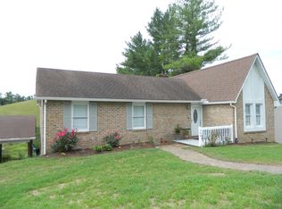 149 Crestwood Dr, Chilhowie, VA 24319