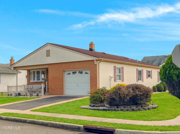 34 Doral Drive, Toms River, NJ 08757