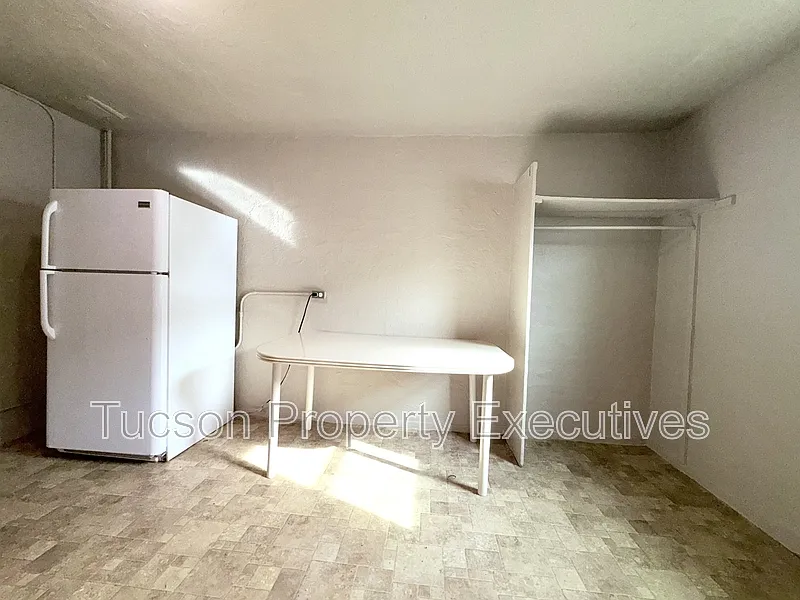 Studio, 1.0 bath, 350 sqft, $750 — Photo 3