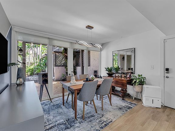 5th image of 652 Kensington Place #14A