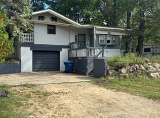 323 Champlain Ave, Houghton Lake, MI 48629