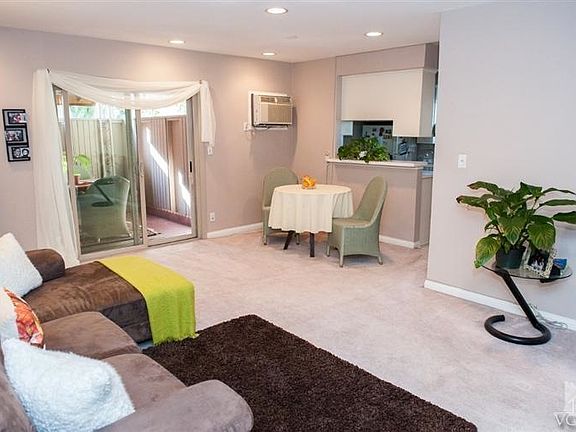 3rd image of 22040 Calvert St APT 2