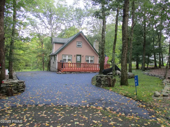 102 Cougar Ct, Dingmans Ferry, PA 18328