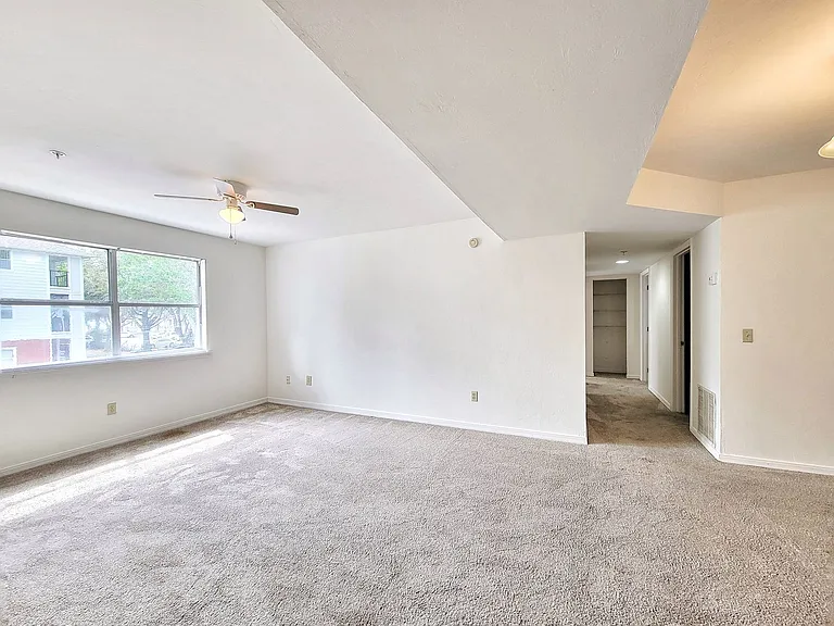 2360 SW Archer Rd #505 — Photo 3