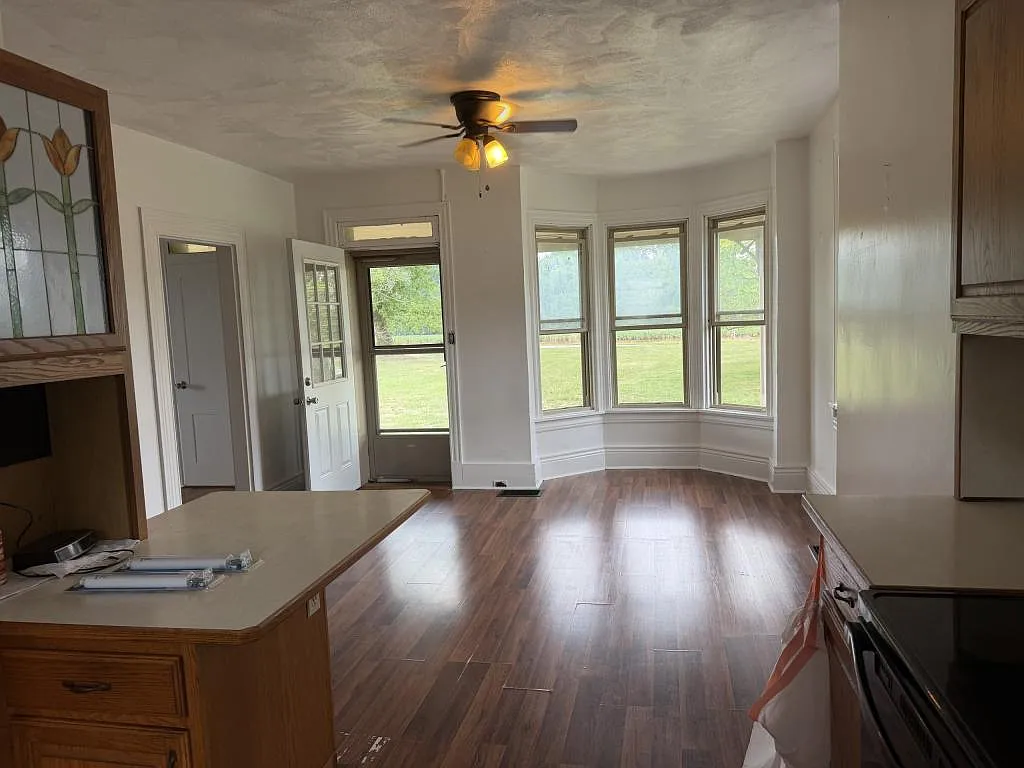 392 Studebaker Ln — Photo 3