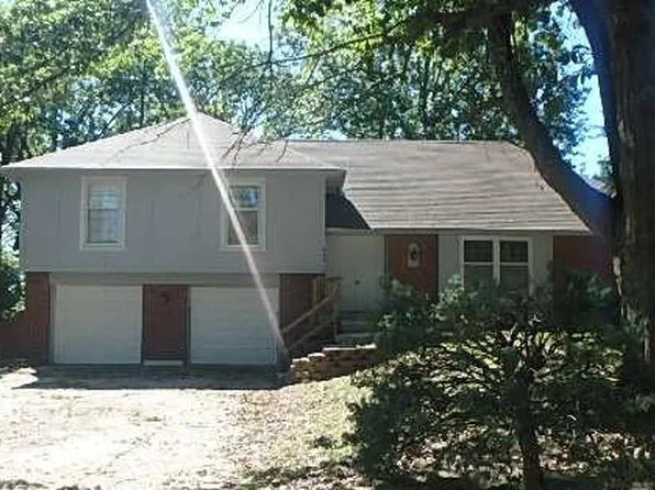 605 Lillian Ln, Raymore, MO 64083