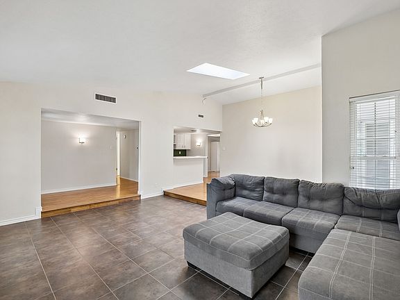 4th image of 2936 Furneaux Ln