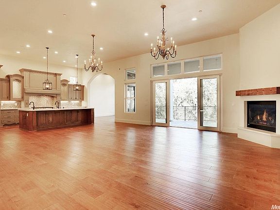 4th image of 241 Mondrian Ct