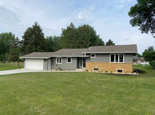 810 W Shore Dr, Worthington, MN 56187
