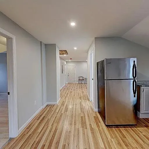 3 bed, 1.0 bath, 900 sqft, $1,900 — Photo 3